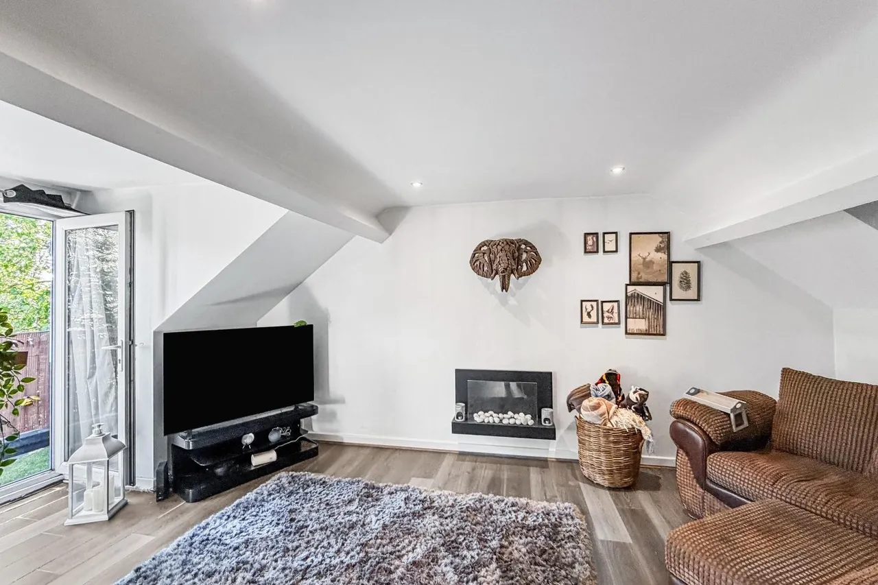 186 Hall Lane, Manchester M23 1NB, photo 16