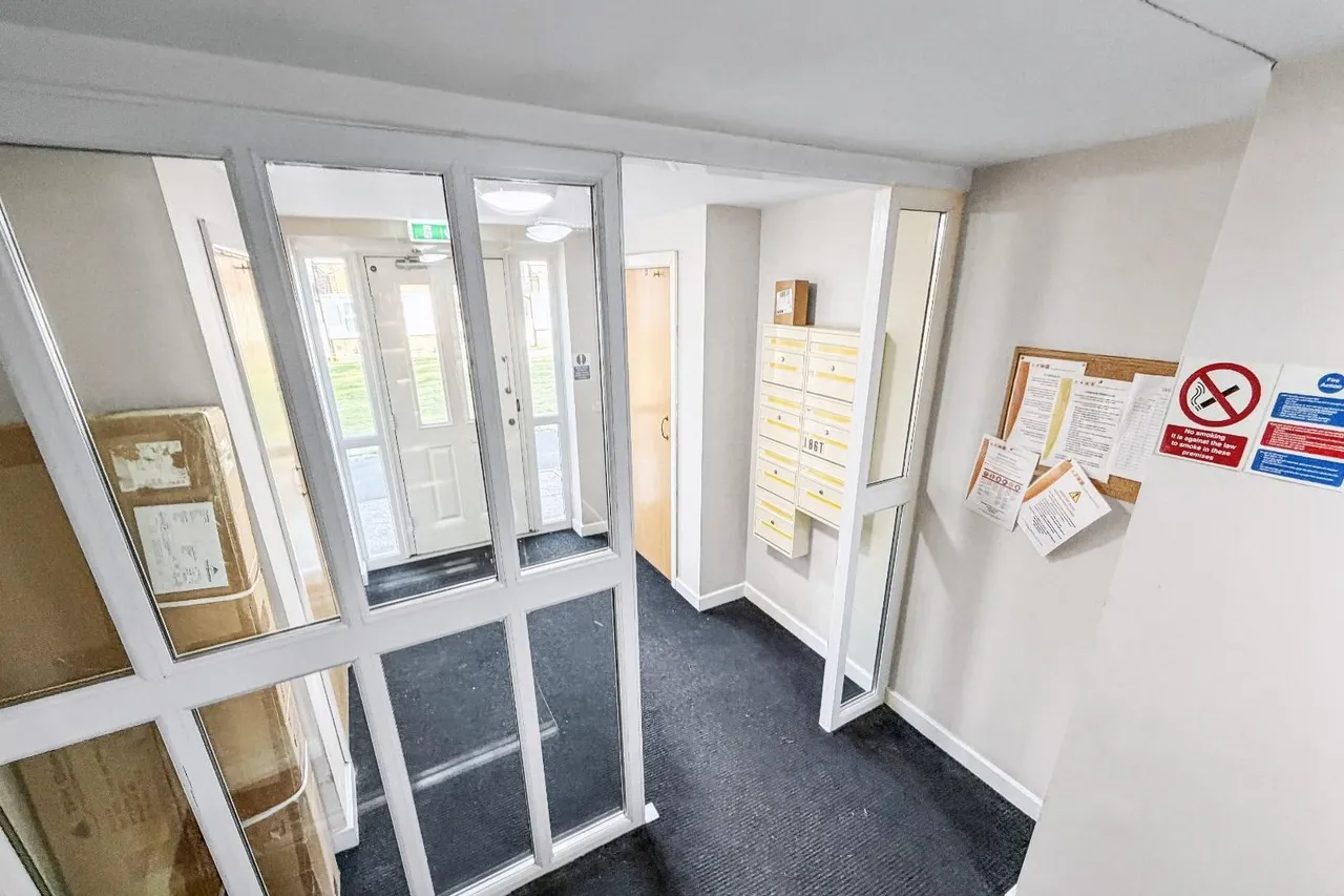 186 Hall Lane, Manchester M23 1NB, photo 19
