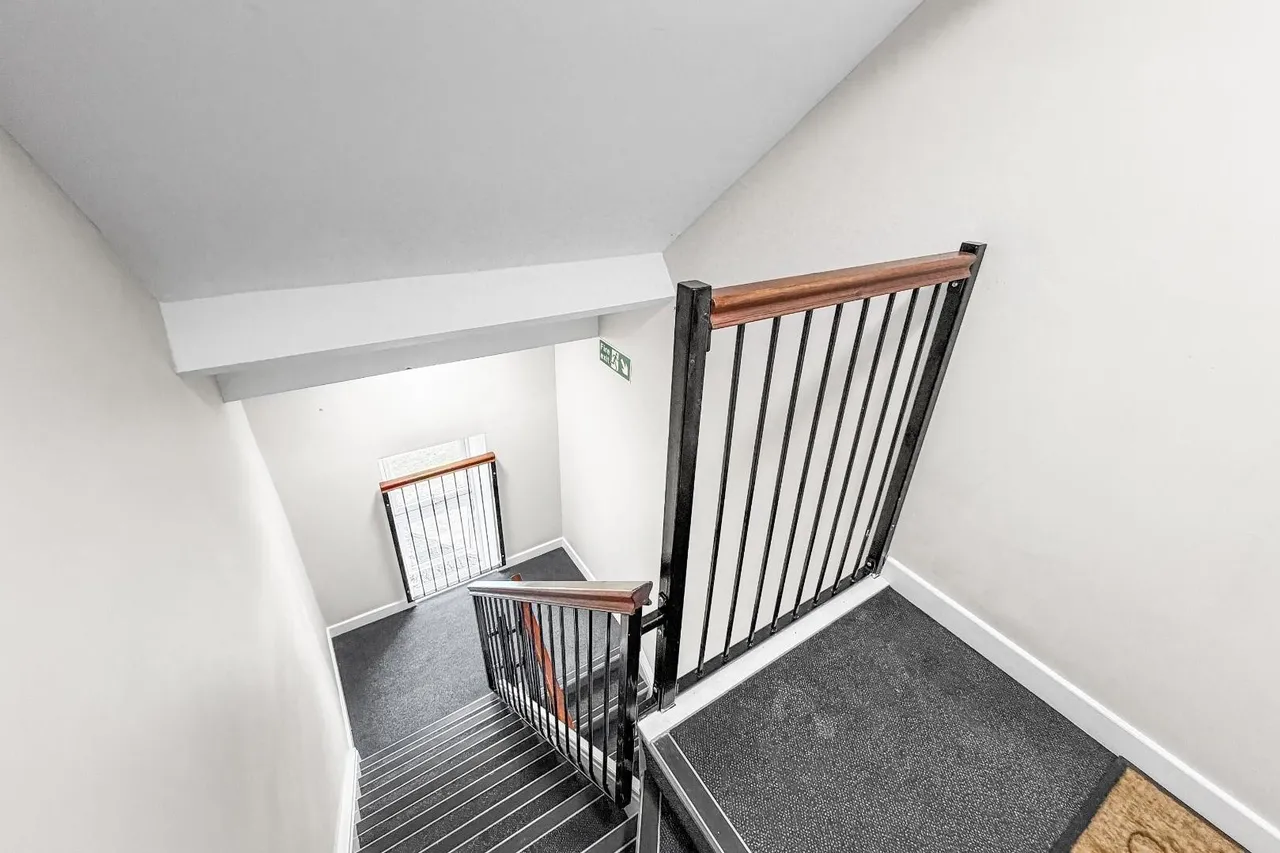 186 Hall Lane, Manchester M23 1NB, photo 18