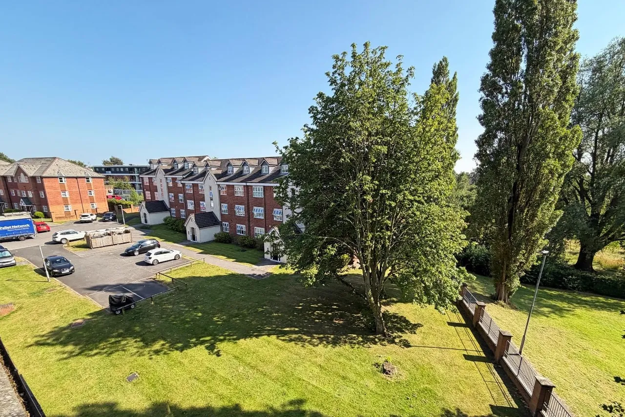 186 Hall Lane, Manchester M23 1NB, photo 8