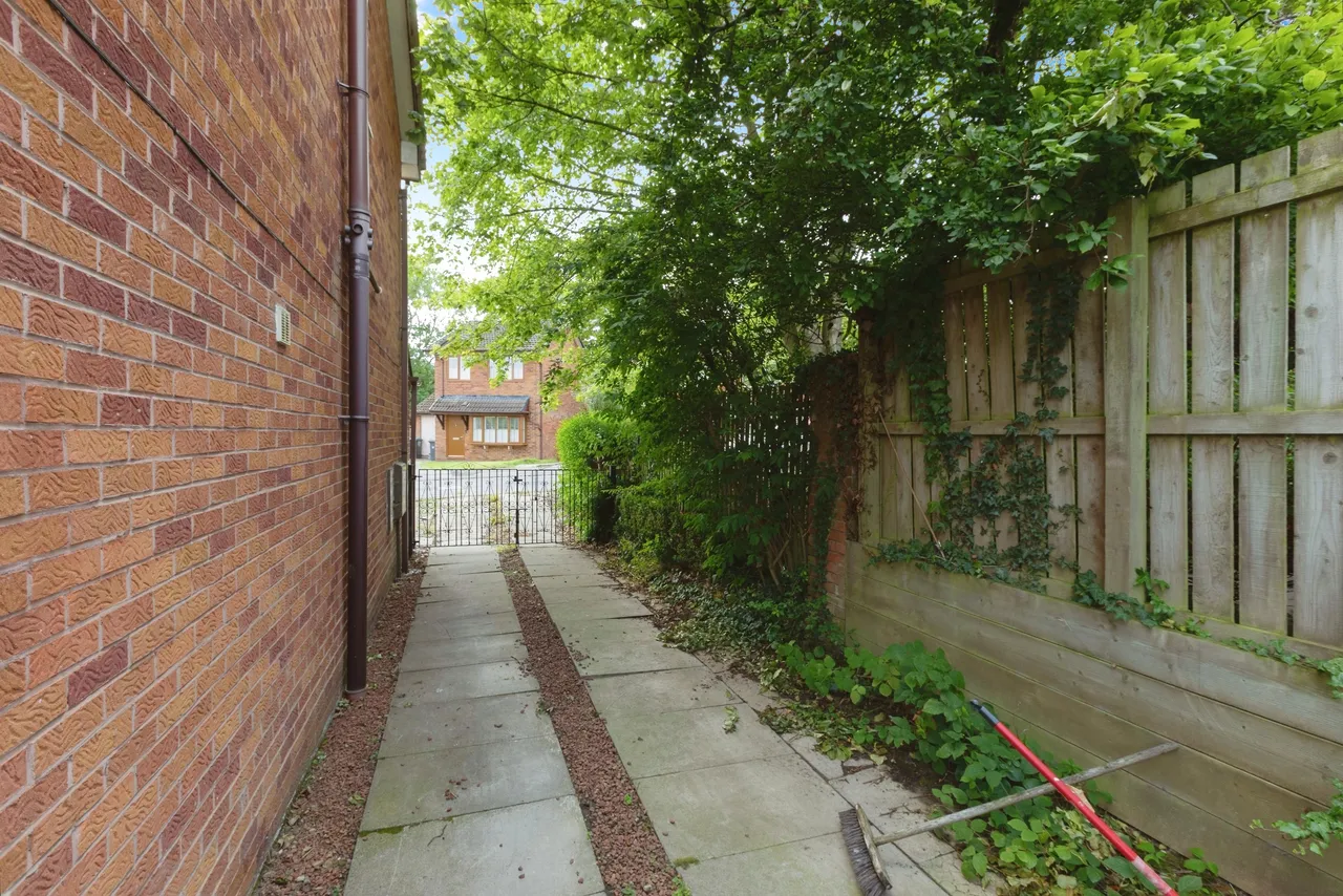 Bamburgh Crescent, Newton Aycliffe, photo 12
