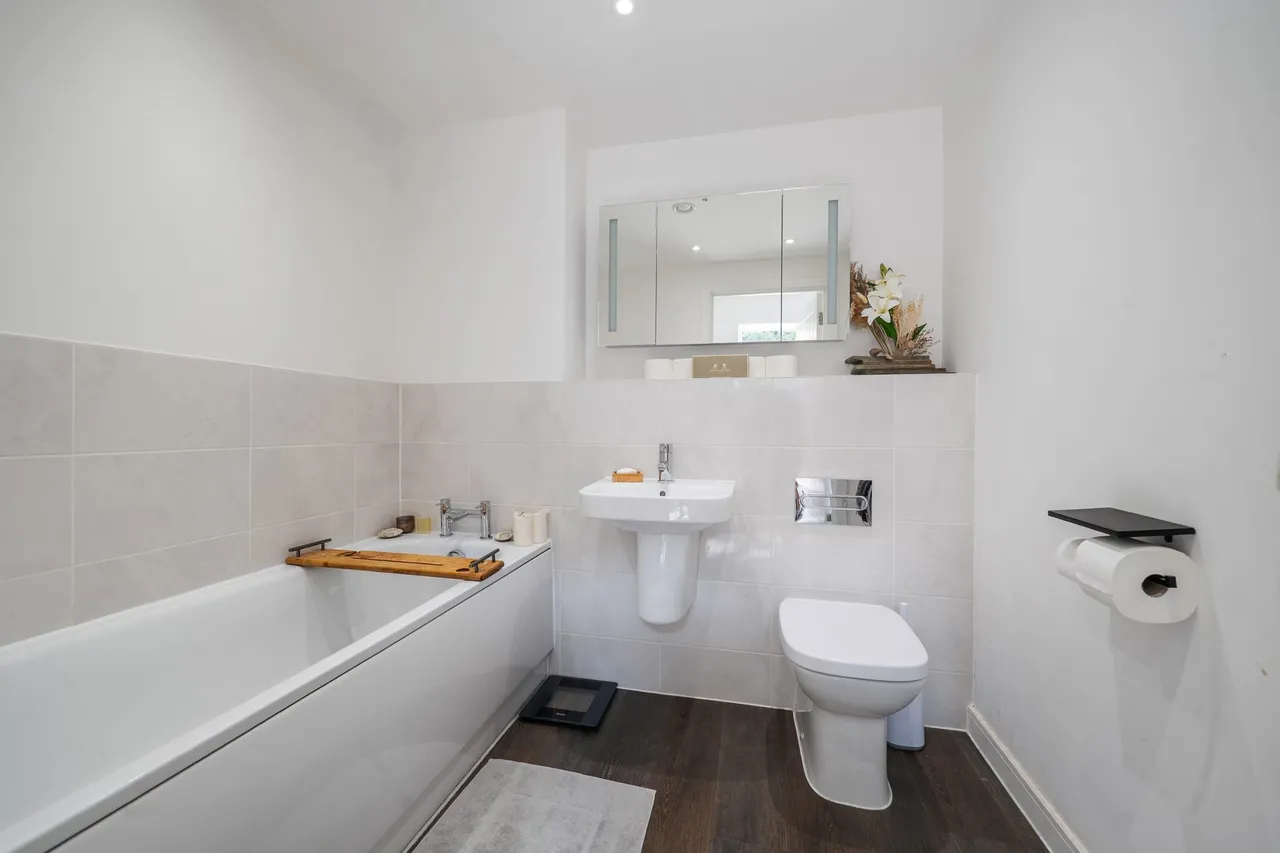 Beaulieu Place Station Road, Hook, RG27 9QG, photo 11