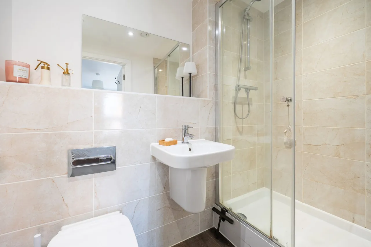Beaulieu Place Station Road, Hook, RG27 9QG, photo 13