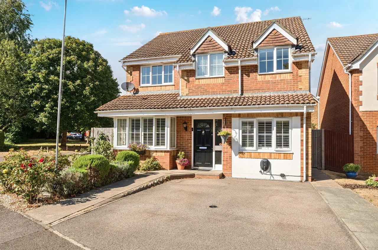4 bed house for sale, Kingfisher Drive, Littlehampton, BN17