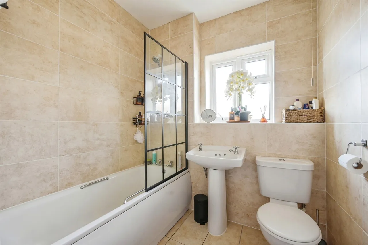 Riversfield Drive, Rocester, ST14, photo 6