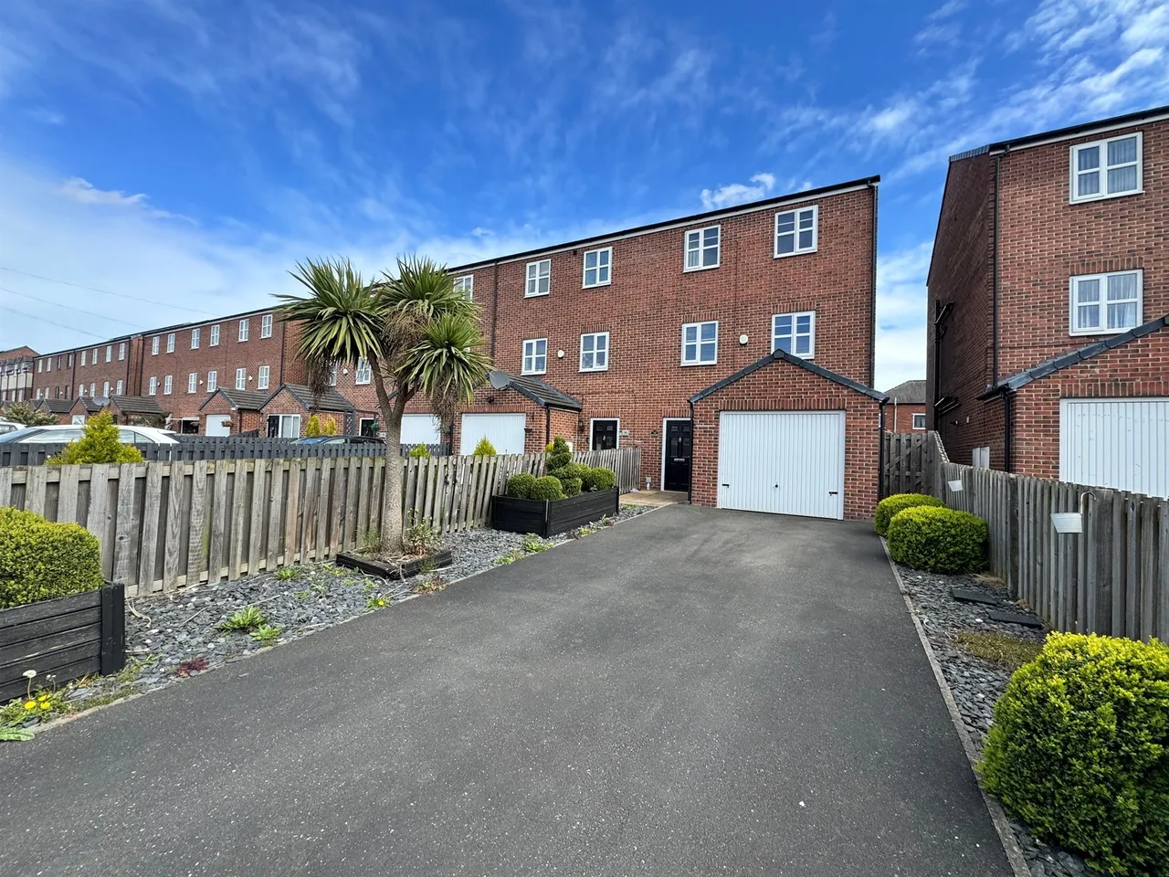 4 bed house for sale — School Street, Castleford
