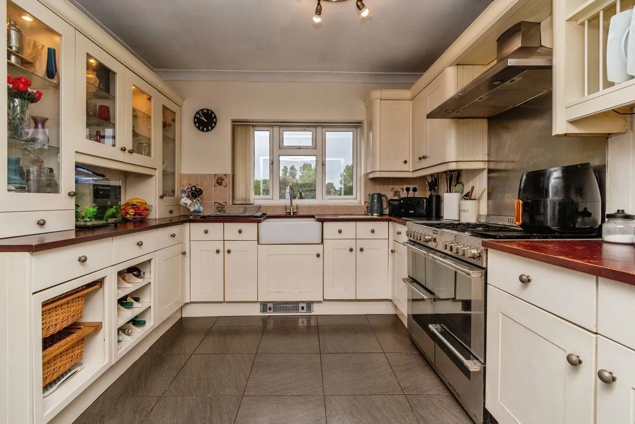 Wrexham Avenue, Walsall, WS2, photo 2