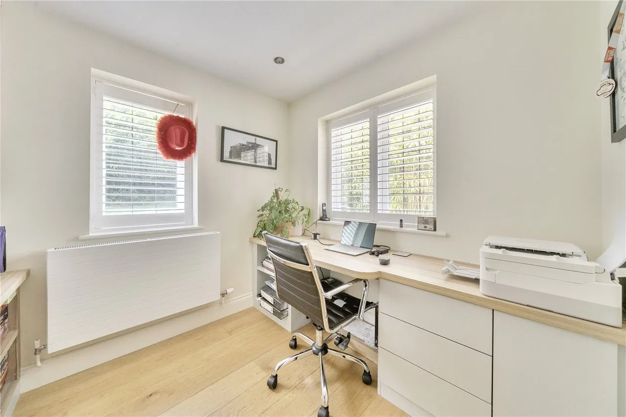 Moor Park Way, Farnham, Surrey, GU9, photo 10