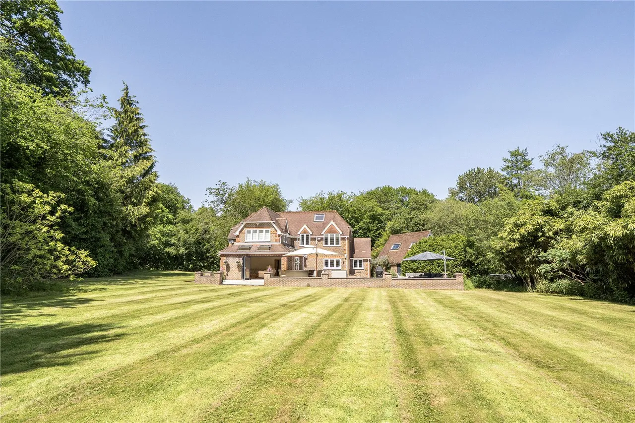 Moor Park Way, Farnham, Surrey, GU9, photo 4