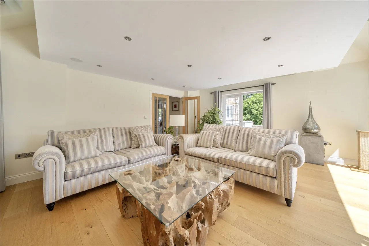 Moor Park Way, Farnham, Surrey, GU9, photo 8