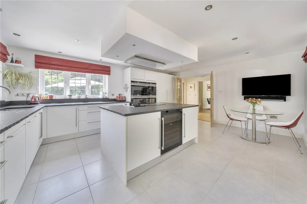 Moor Park Way, Farnham, Surrey, GU9, photo 9