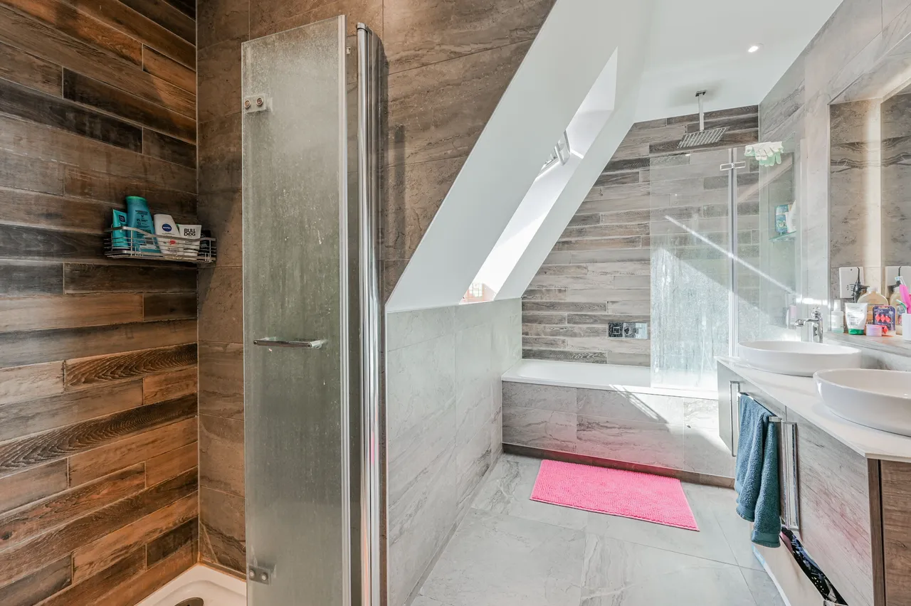Flat 8, Century House, London, photo 9