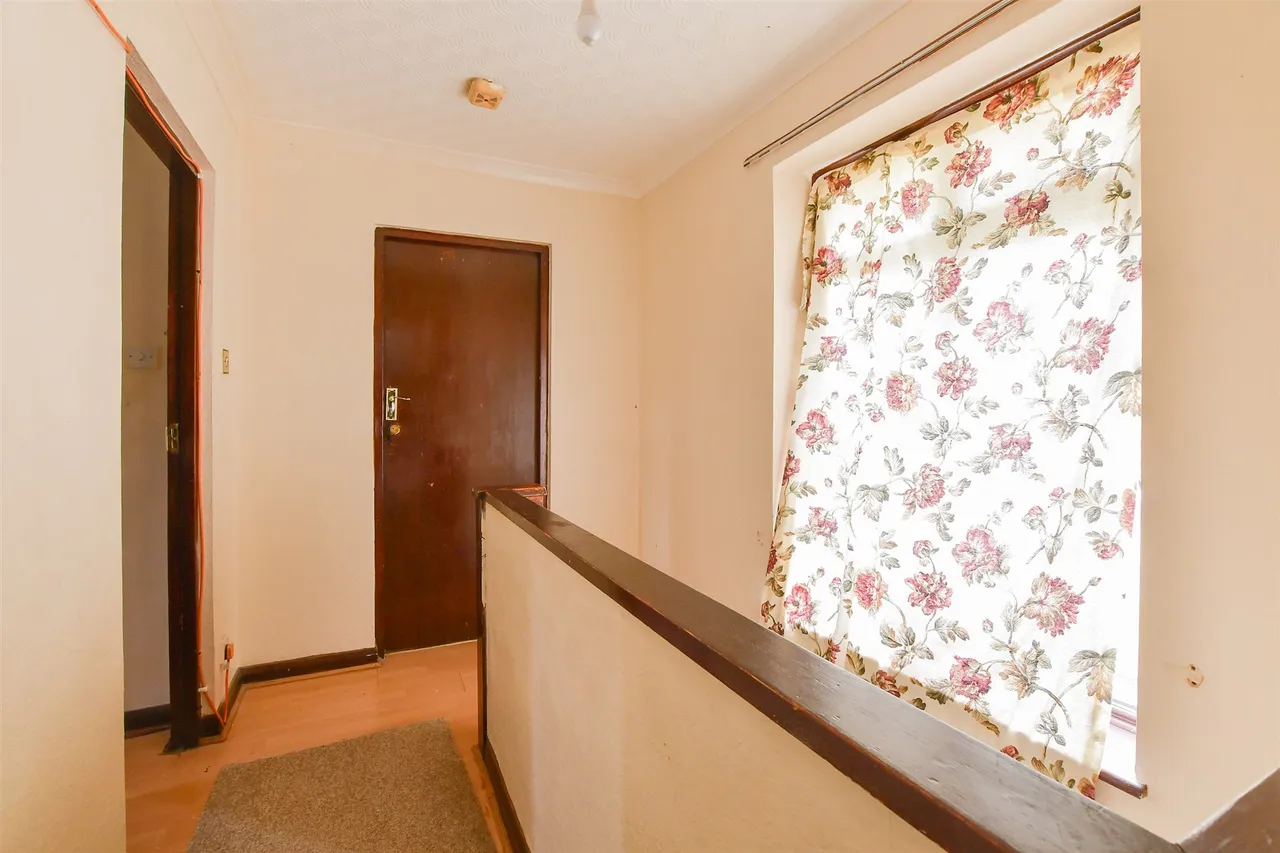 Shaws Road, Northgate, RH10, photo 8