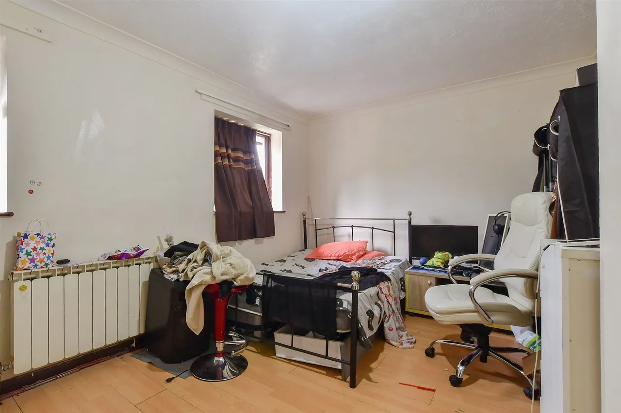Shaws Road, Northgate, RH10, photo 9
