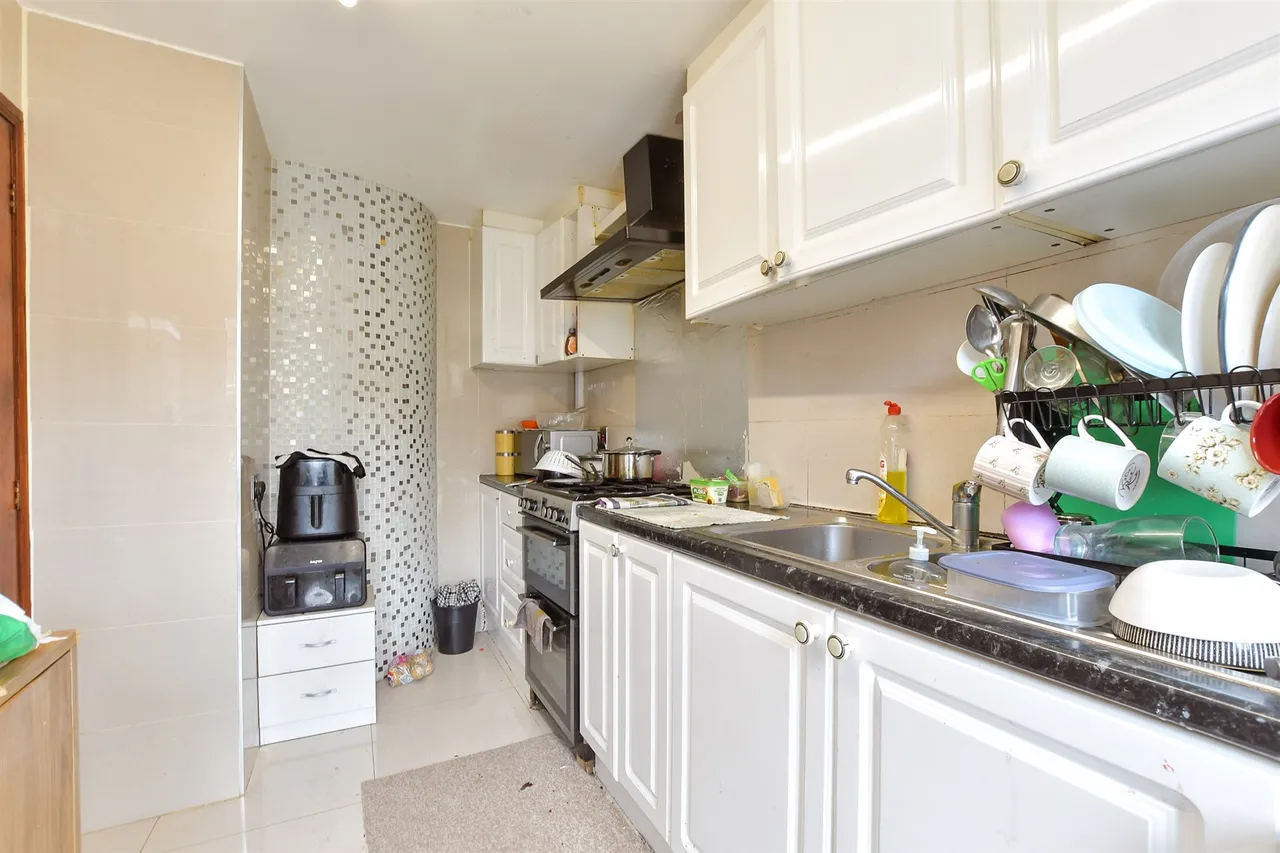 Shaws Road, Northgate, RH10, photo 6