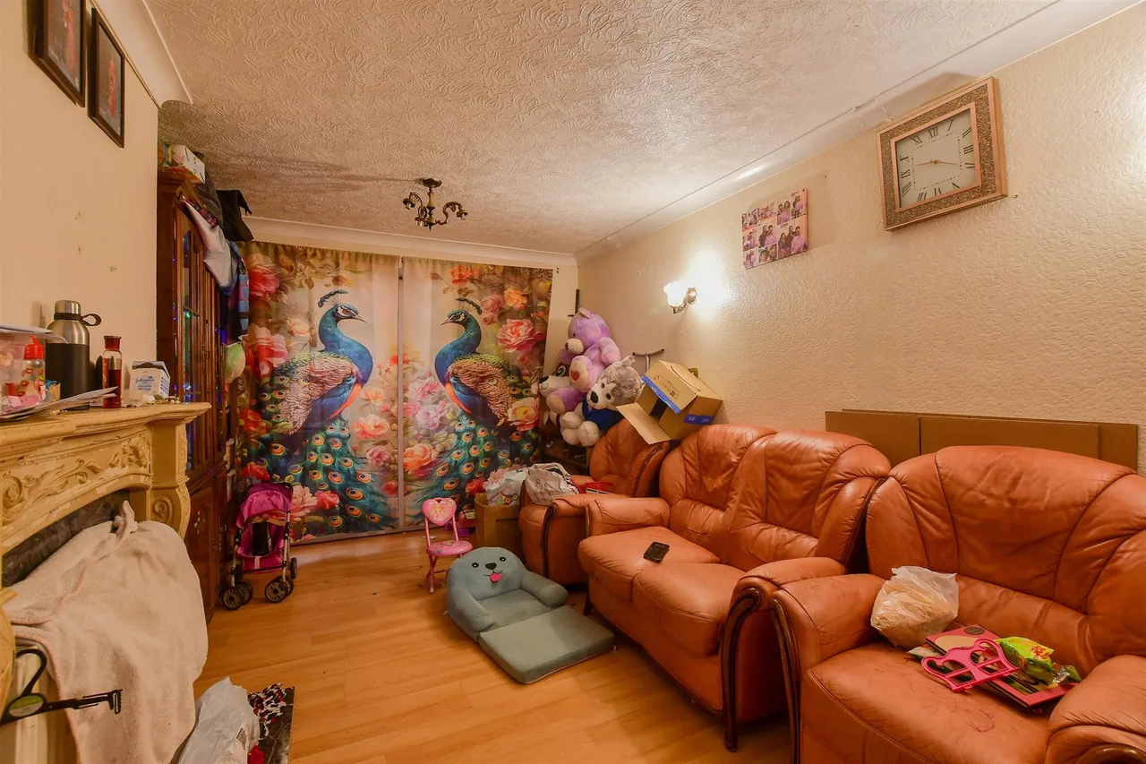 Shaws Road, Northgate, RH10, photo 4