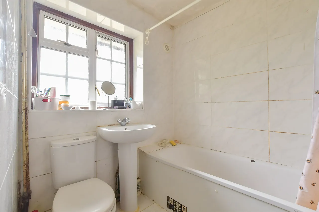 Shaws Road, Northgate, RH10, photo 11