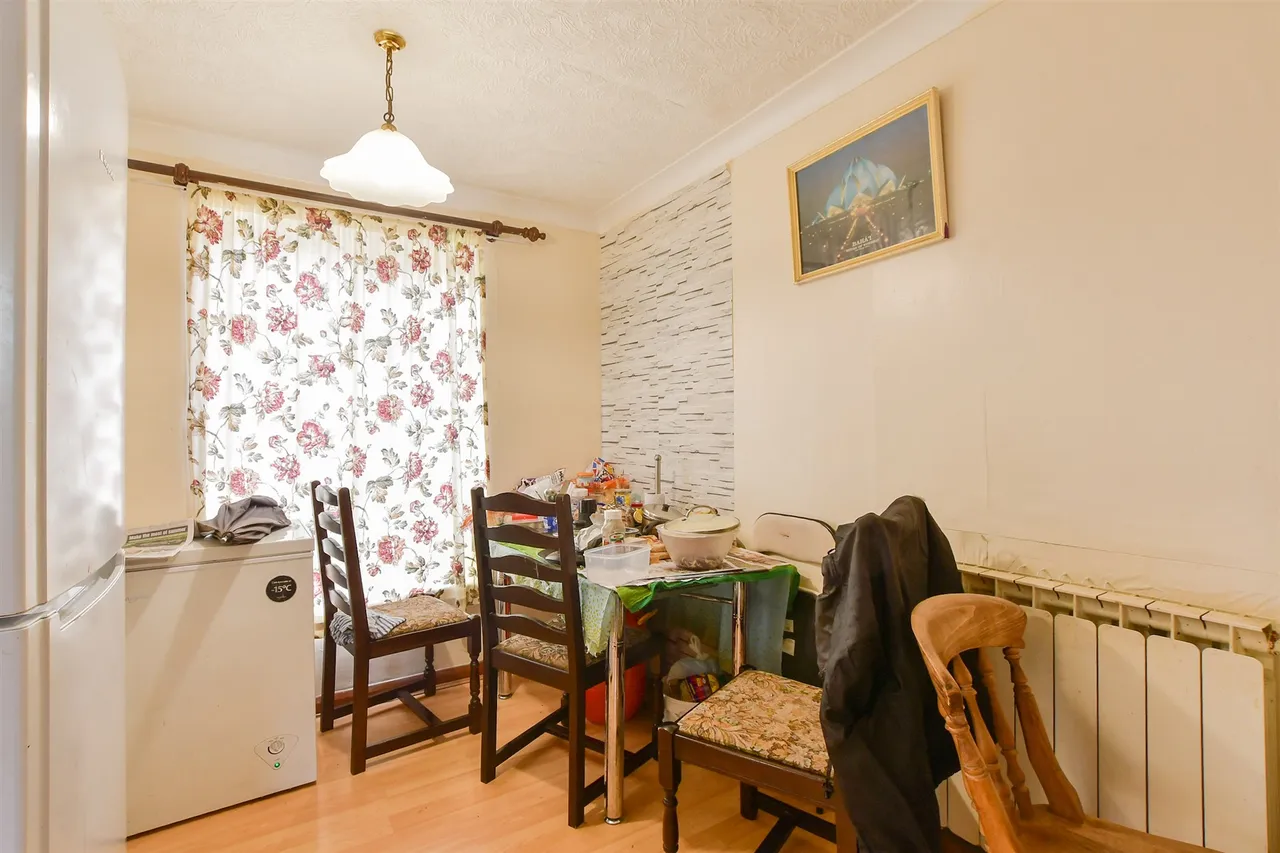 Shaws Road, Northgate, RH10, photo 7