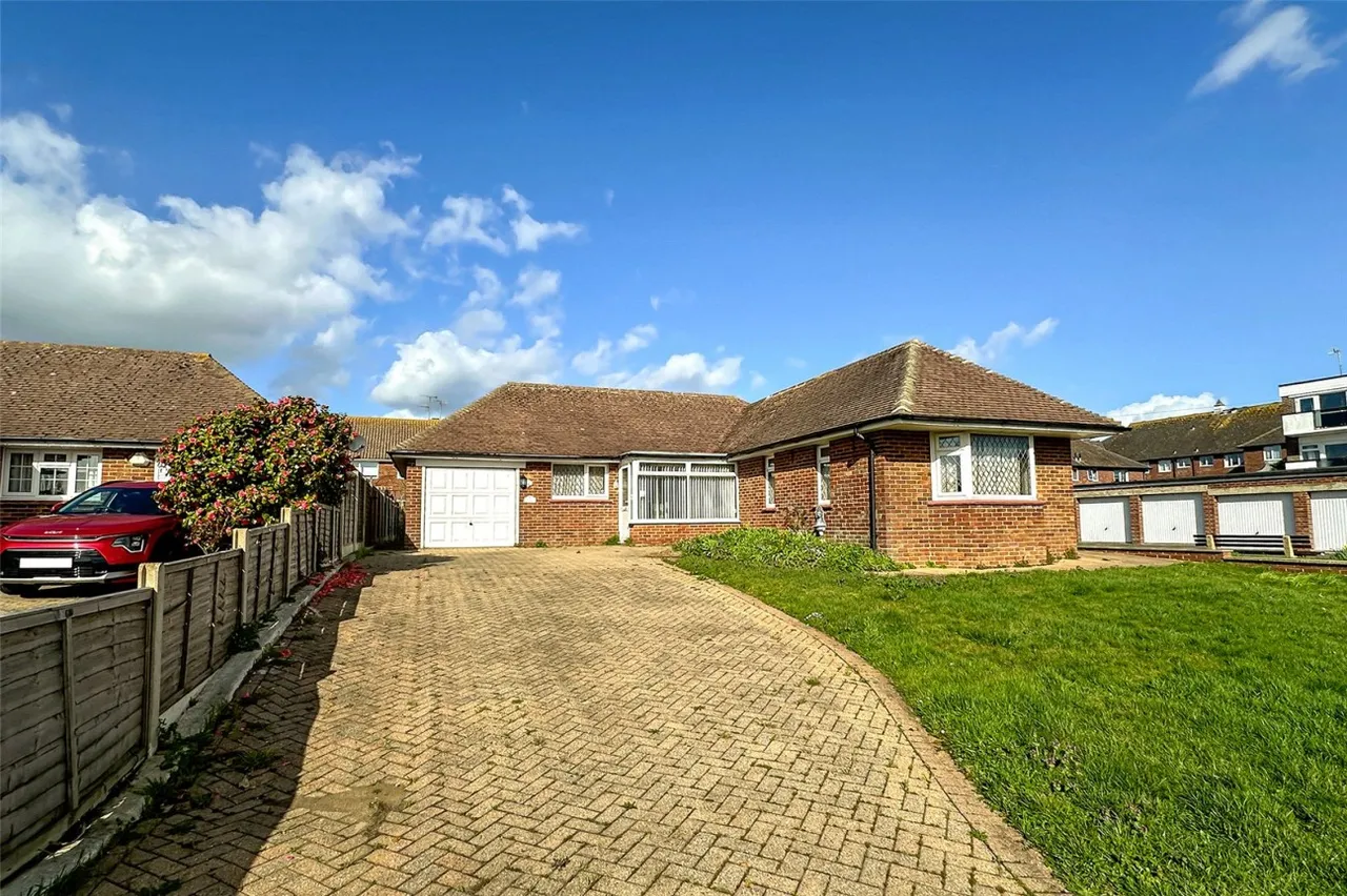2 bed house for sale, Rustington, Littlehampton, BN16