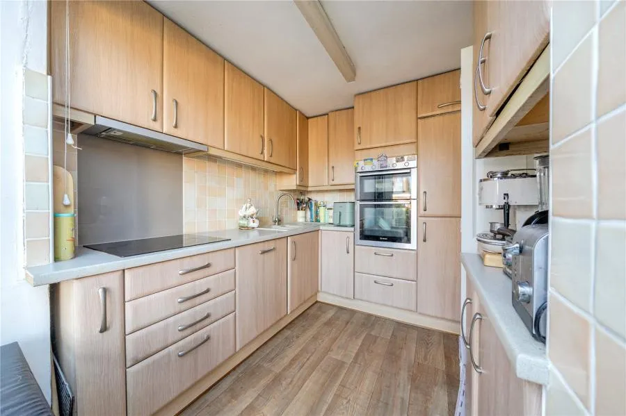 Sutton Road, Speen, RG14, photo 3