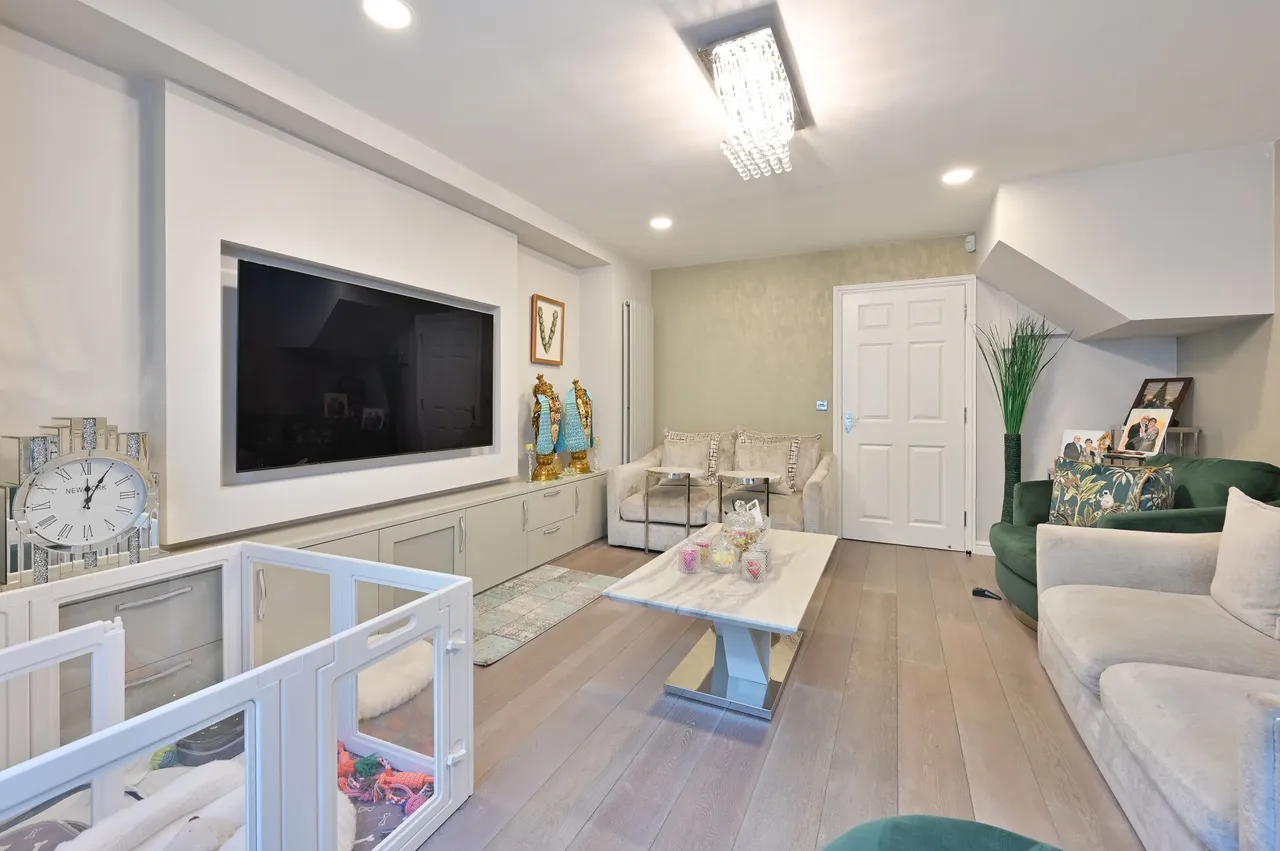5 Aurora Close, Watford, photo 5
