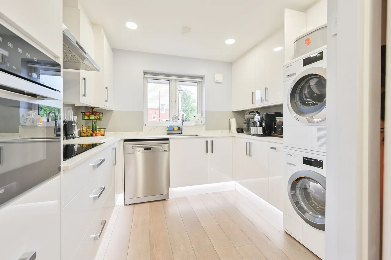 5 Aurora Close, Watford, photo 7