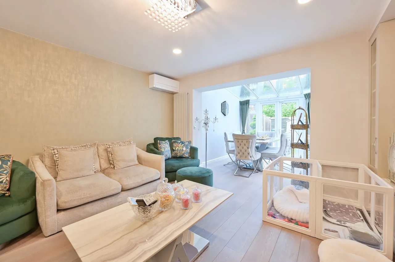 5 Aurora Close, Watford, photo 3