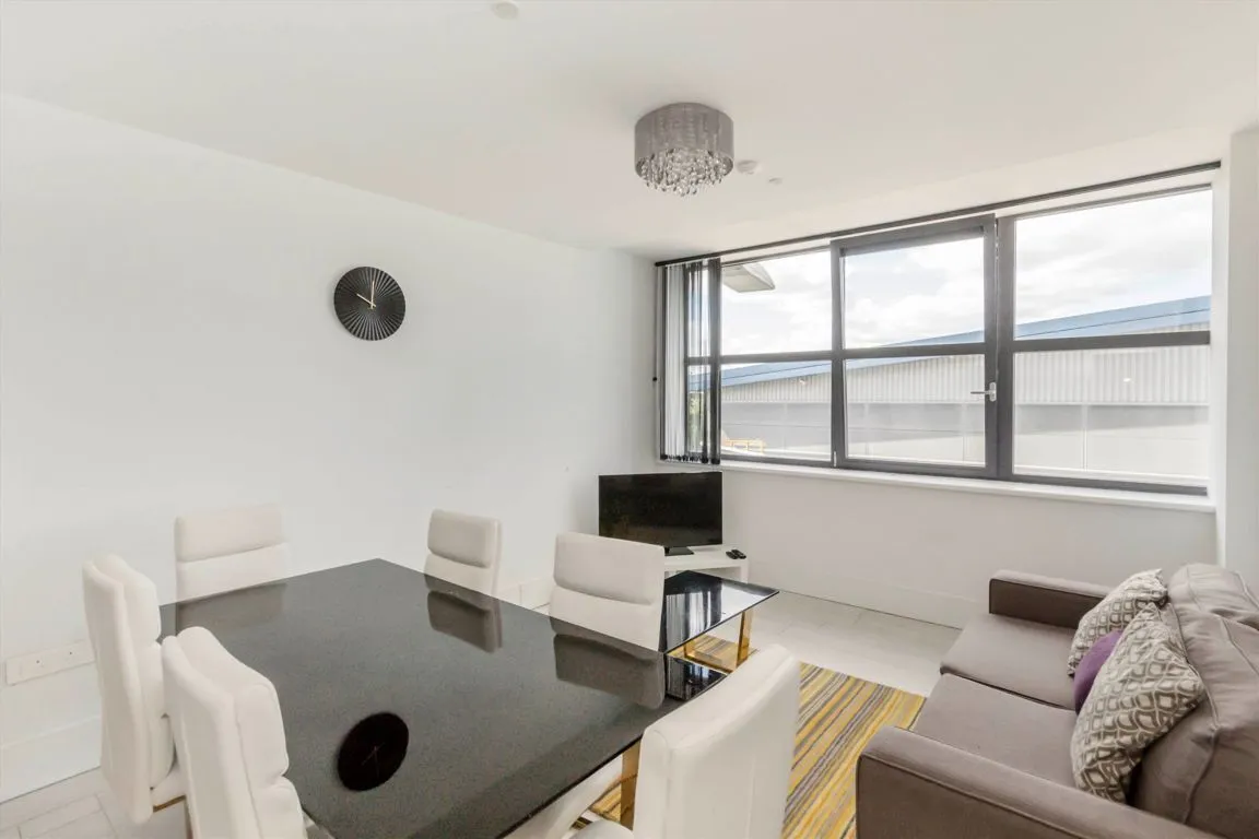 West Gate, W5, photo 2