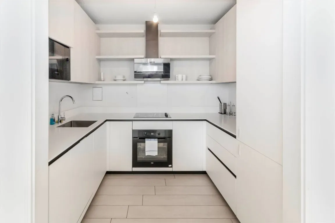 West Gate, W5, photo 3