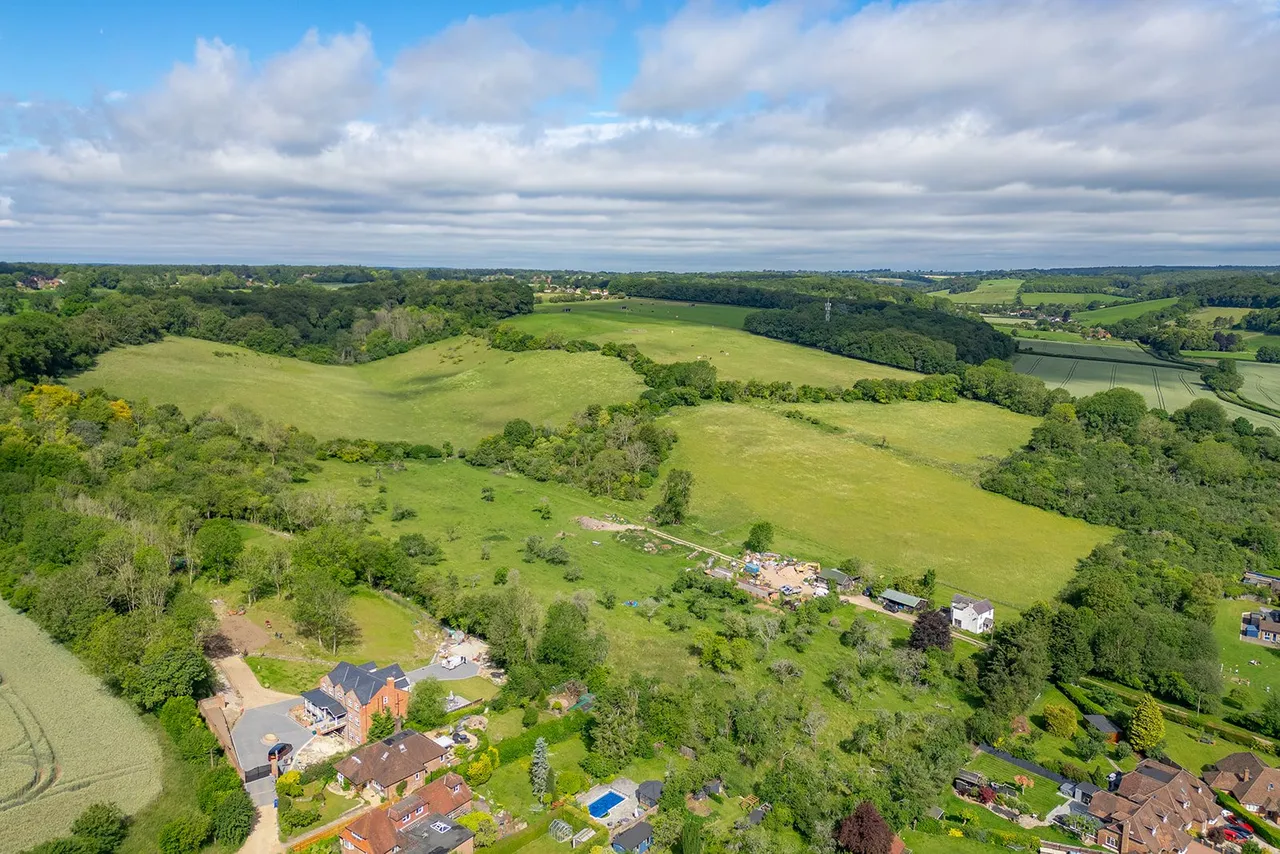 Valley Road, Hughenden Valley, HP14, photo 15