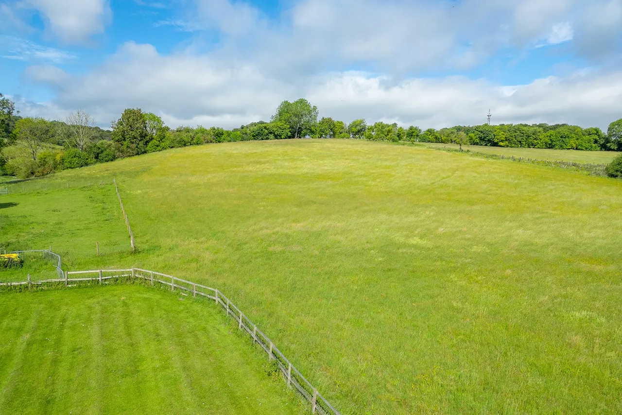 Valley Road, Hughenden Valley, HP14, photo 7
