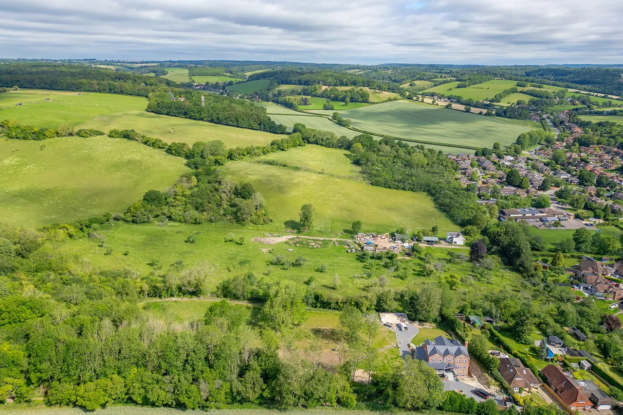 Valley Road, Hughenden Valley, HP14, photo 14