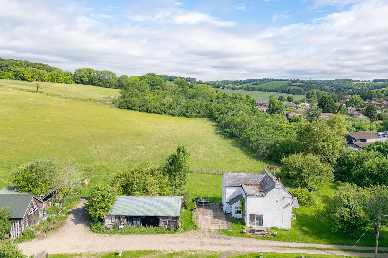Valley Road, Hughenden Valley, HP14, photo 17