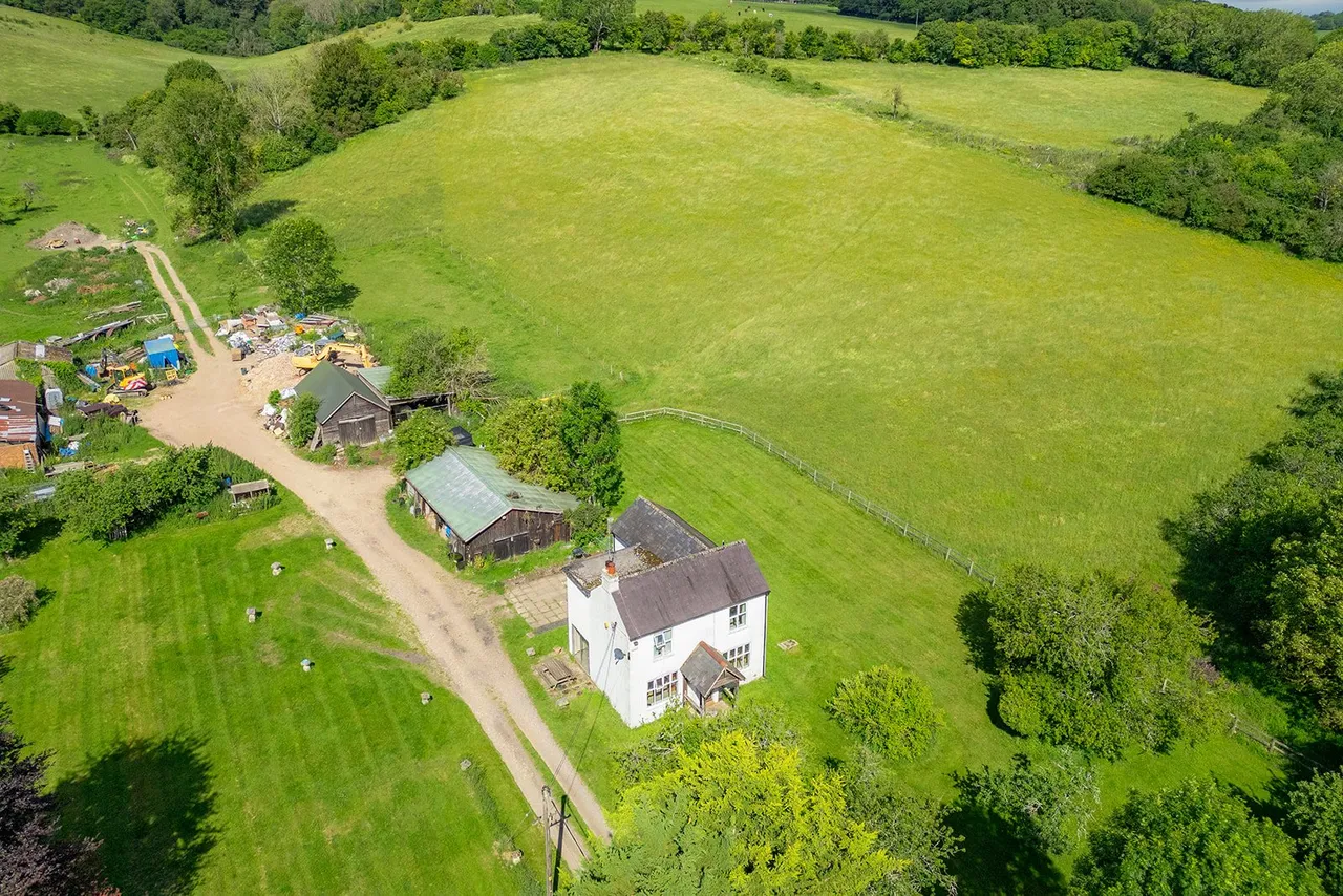 Valley Road, Hughenden Valley, HP14, photo 9