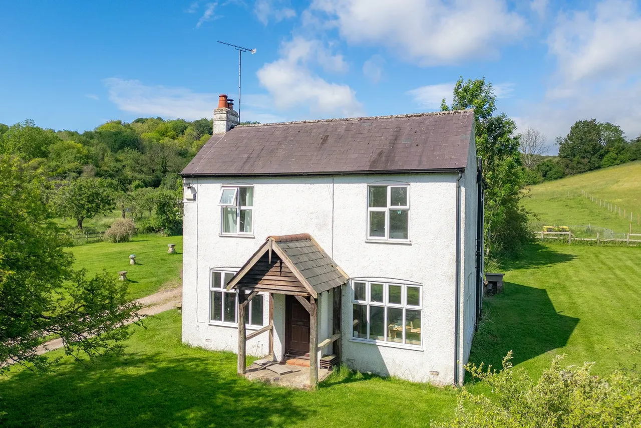 Valley Road, Hughenden Valley, HP14, photo 6