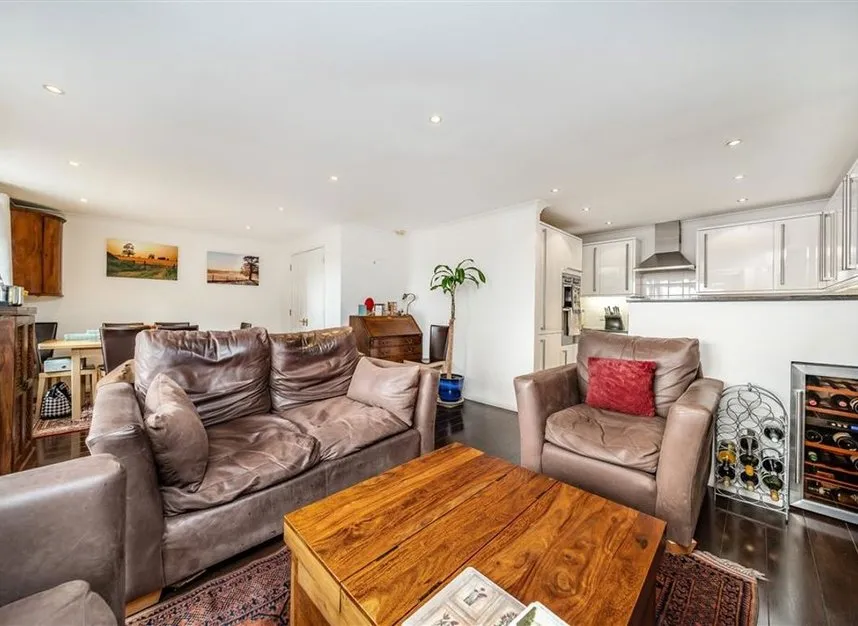2 bed property to rent, Jardine Road, The Highway, E1W