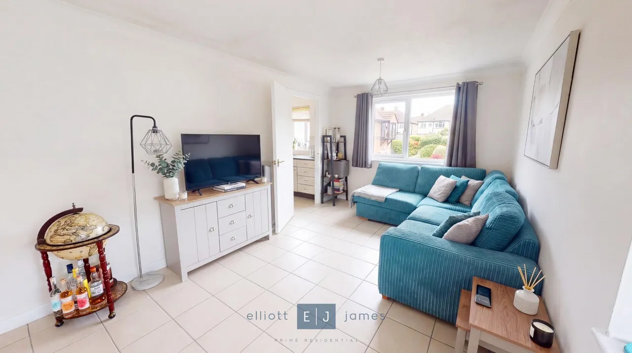 Portland Close, Romford, RM6, photo 3