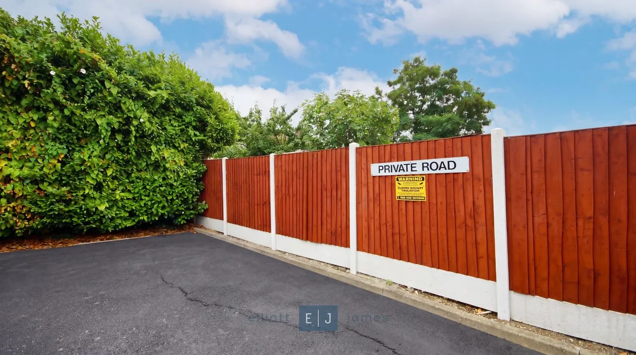 Portland Close, Romford, RM6, photo 5