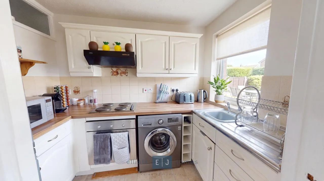 Portland Close, Romford, RM6, photo 2