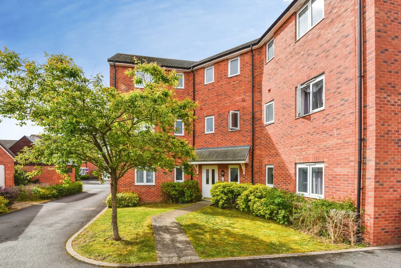 2 bed flat for sale — Scholars Way, Melksham