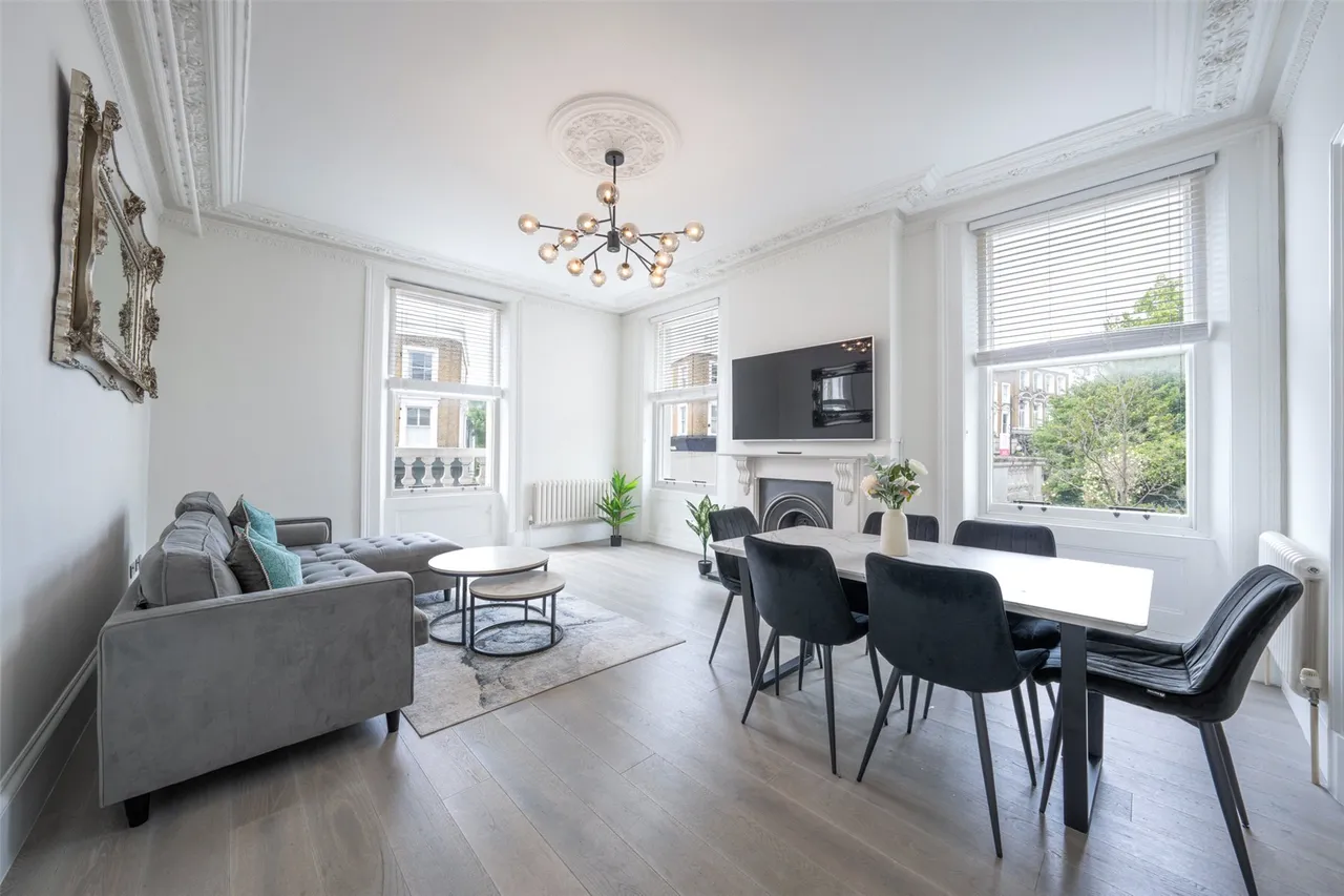 2 bed flat to rent, Haverstock Hill, London, NW3