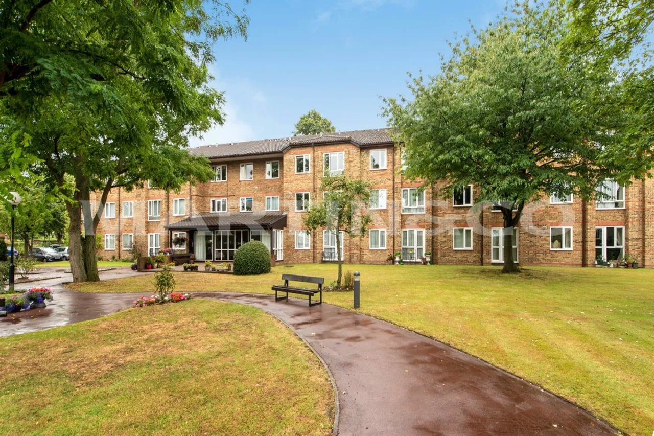1 bed property for sale — Ennerdale Court, Wanstead