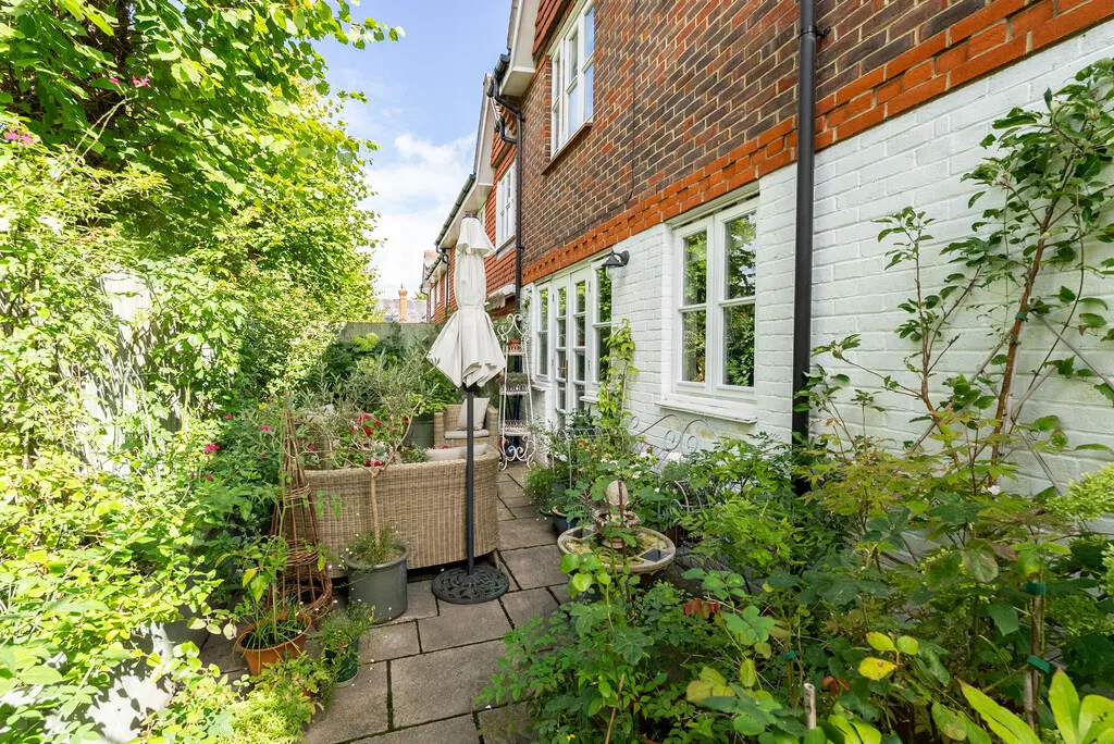 Westfield Gardens, Dorking, RH4, photo 16