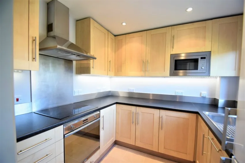 Rothschild Road, W4, photo 2