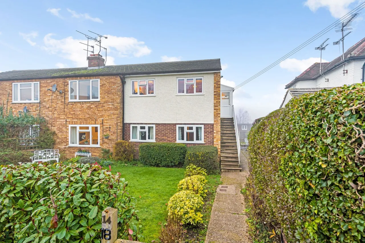 3 bed flat for sale — Gurnells Road, Seer Green, HP9