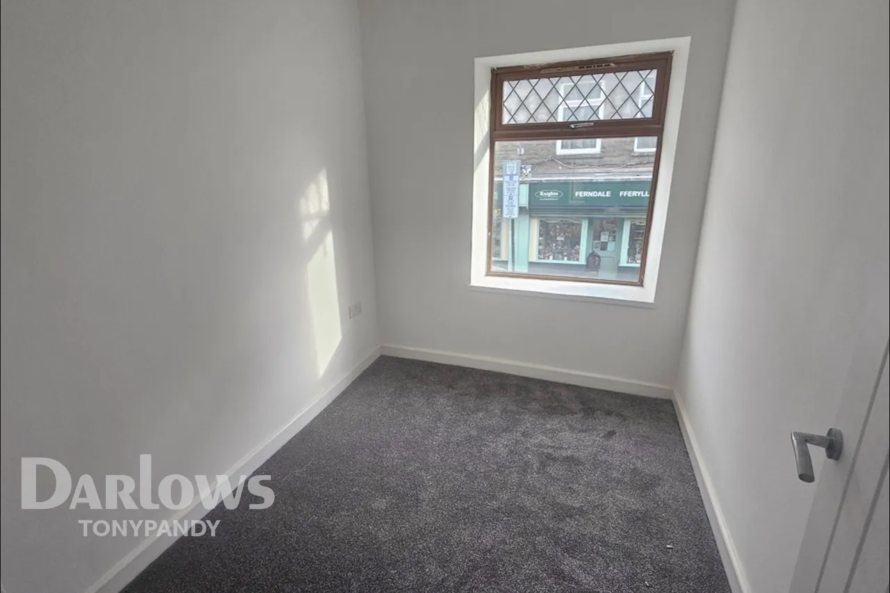 High street, Ferndale, CF43, photo 8