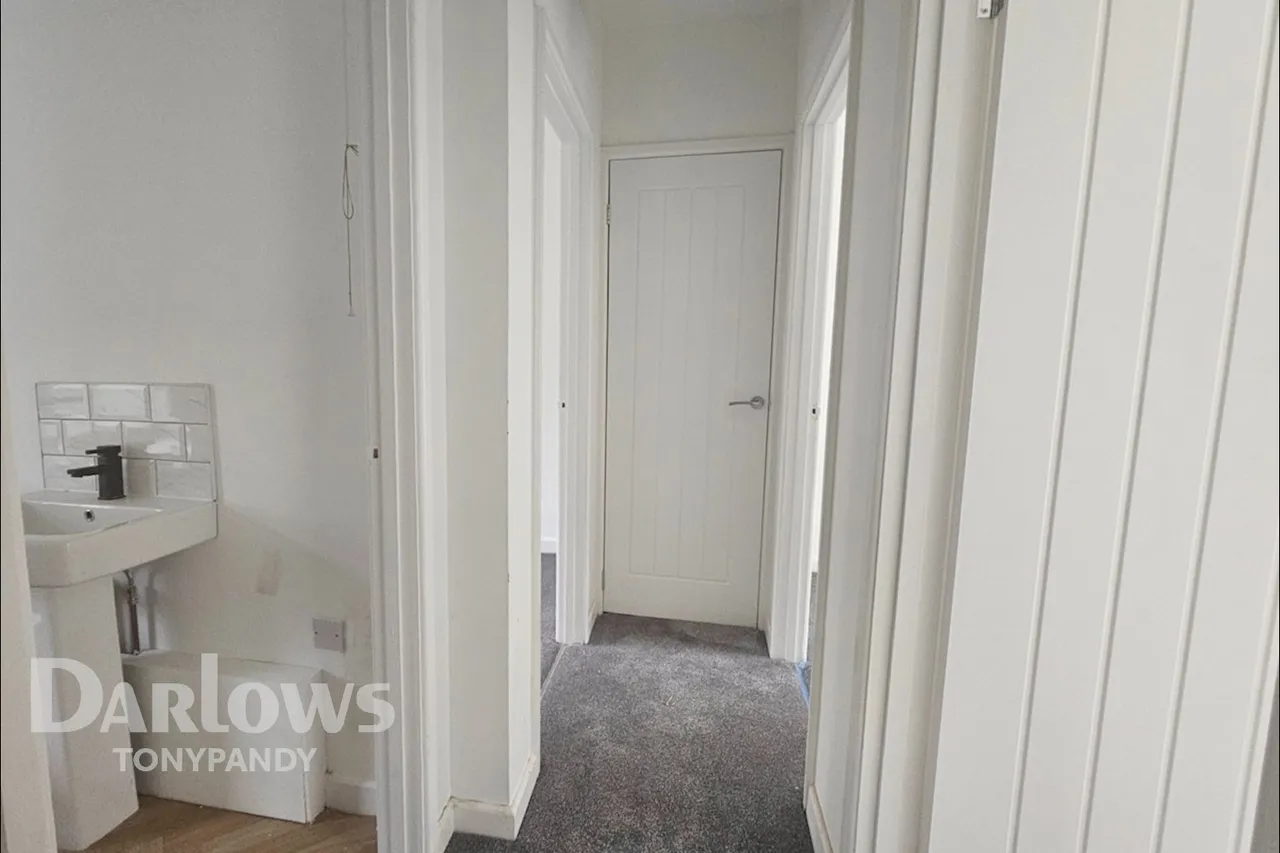 High street, Ferndale, CF43, photo 6