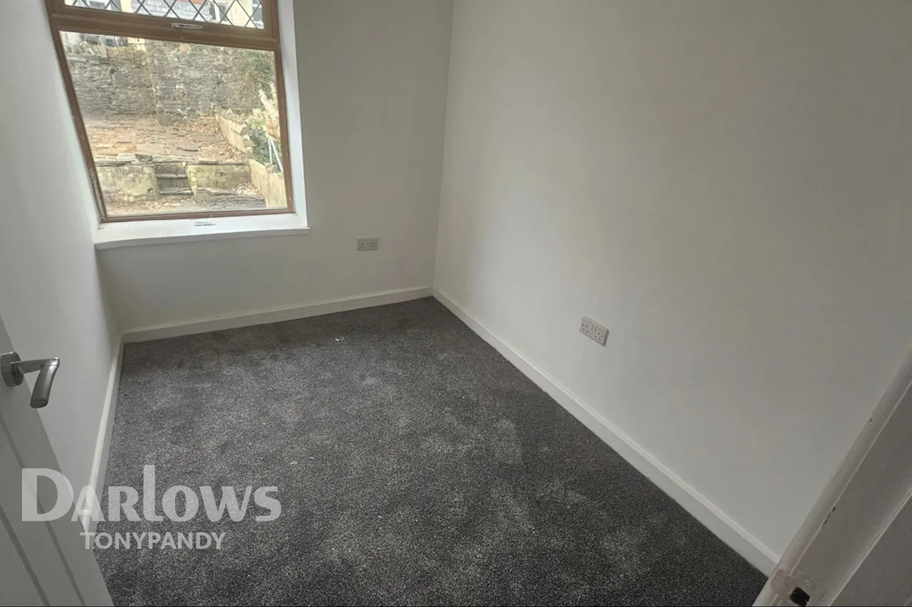 High street, Ferndale, CF43, photo 9