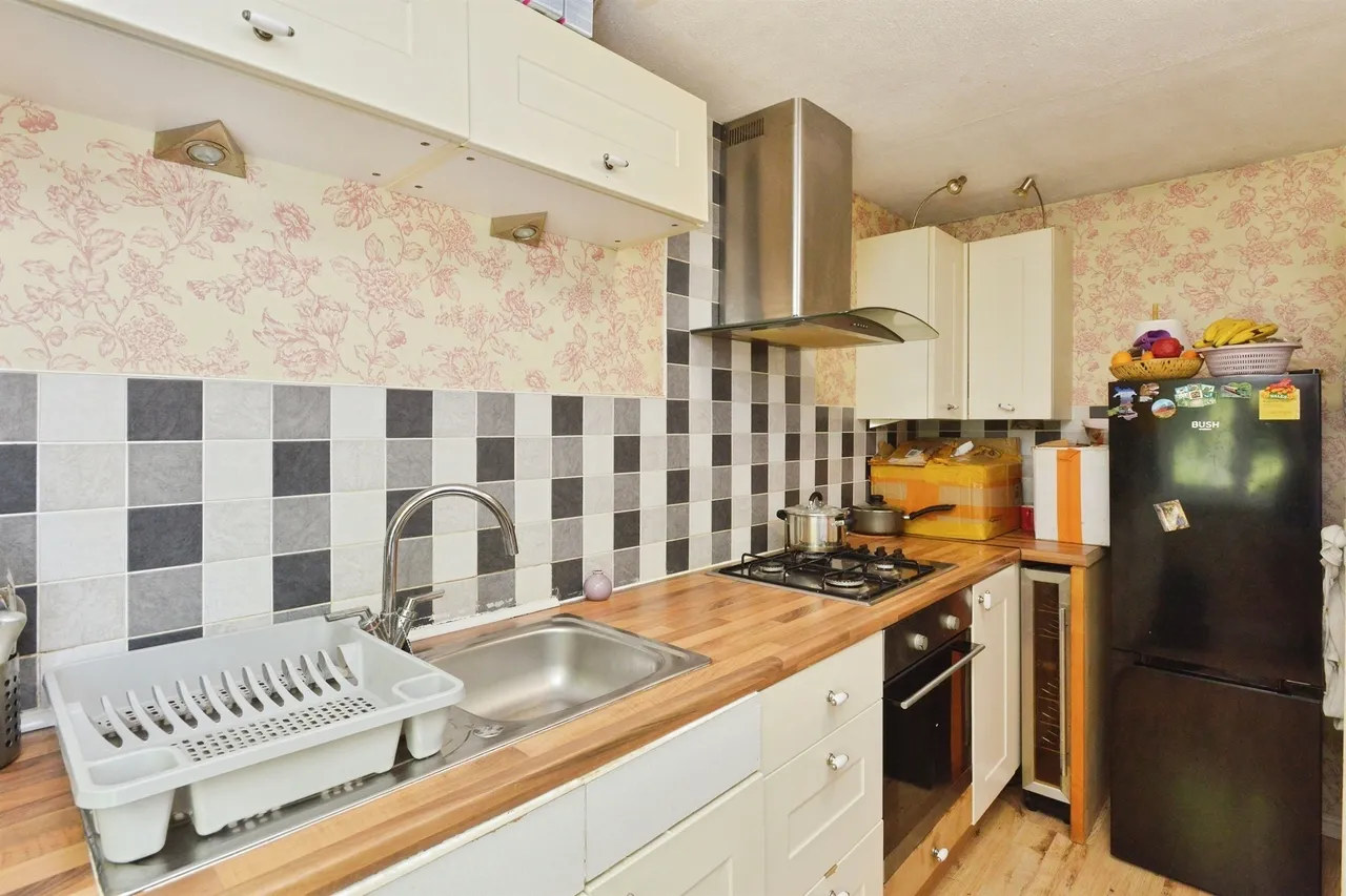 Earls Willow, New Bradwell, Milton Keynes, photo 2