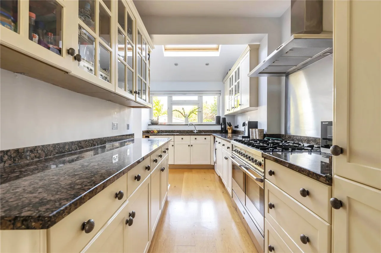 Holly Bush Lane, Hampton, TW12 2QU, photo 4